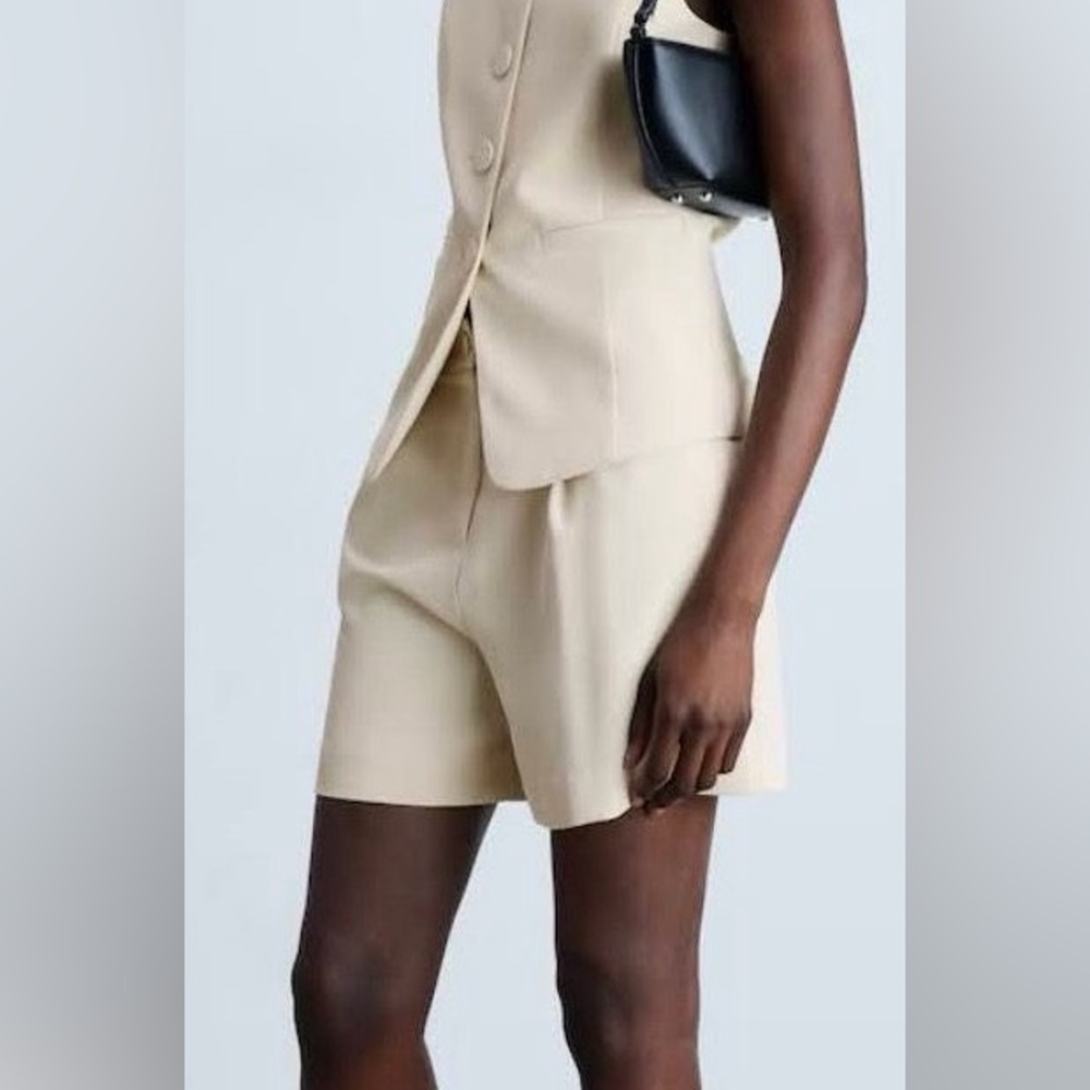 Banana Republic Women's Cream Shorts